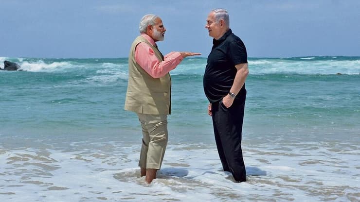 נתניהו ומודי. "השתכשכנו במי התיכון וגנגס, ומאז התהדקו היחסים" (צילום: קובי גדעון, לע"מ) בנימין נתניהו ונרנדרה מודי בביקור ראש ממשלת הודו בישראל