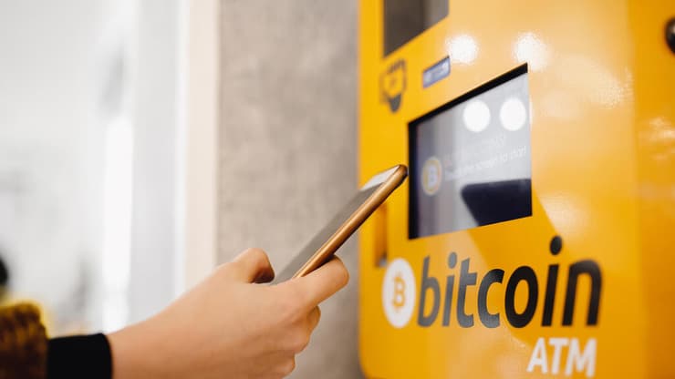 כספומט של ביטקוין מטבעות וירטואליים מטבע וירטואלי אילוס אילוסטרציה