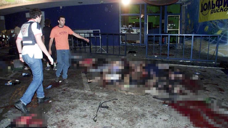 ארכיון 2001, הפיגוע בדולפינריום