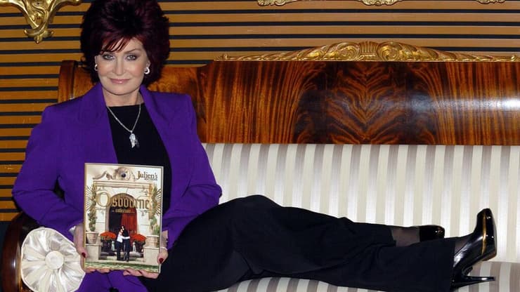 התמודדה עם בעיית האגרנות שלה. שרון במכירה הפומבית (צילום: Stuart Wilson/GettyImagesIL) שרון אוסבורן במכירה הפומבית ב- 2017