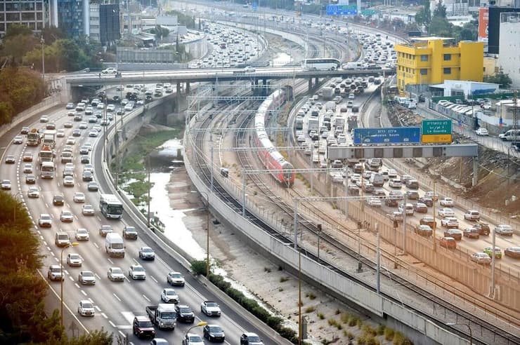 עומס תנועה בנתיבי איילון