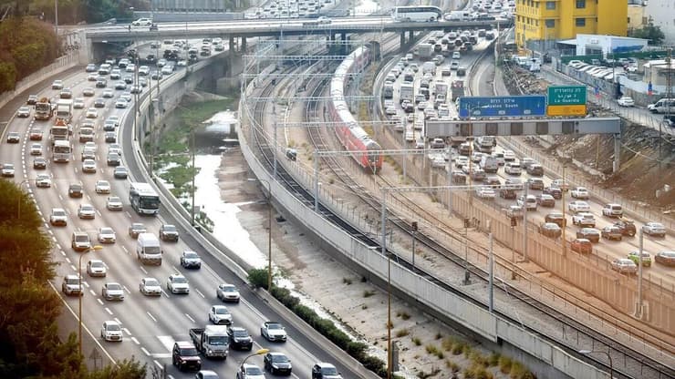 עומס תנועה בנתיבי איילון עומס תנועה בנתיבי איילון