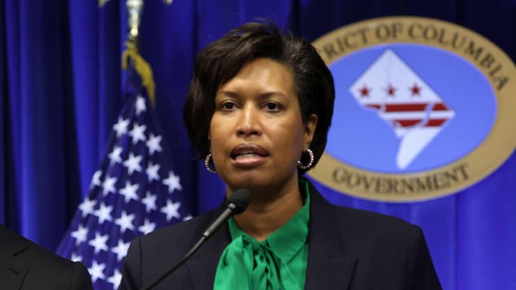 ראש העיר ניו יורק אריק אדמס ראש העיר וושינגטון מוריאל באוזר רצח הומלסים ברחובות