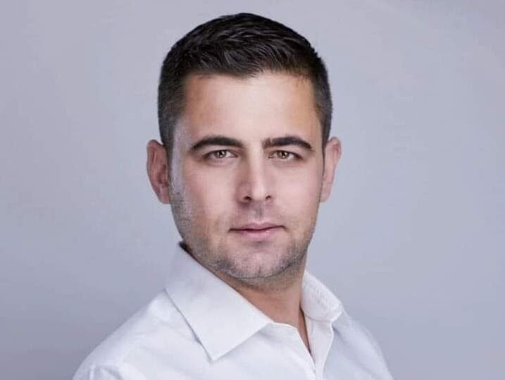 עורך דין  זיו אגמון