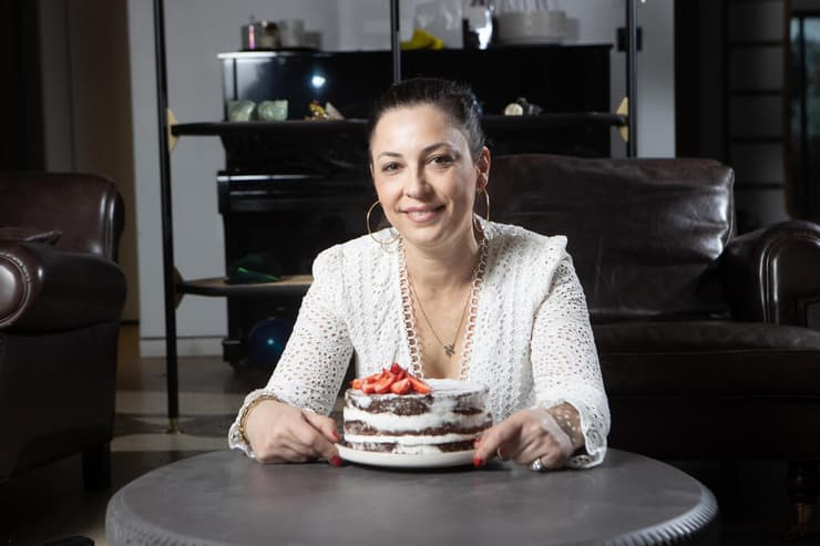 "אין פה טרנד - זה טעים, נקודה". קרן קדוש (צילום: אלכס קולומויסקי) עוגת שוקולד קרן קדוש