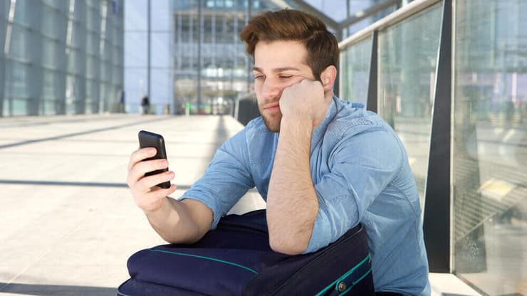 מה אני אכתוב לה עכשיו? אבל לא עניתי לה כבר כמה ימים (צילום: shutterstock) גוסטינג