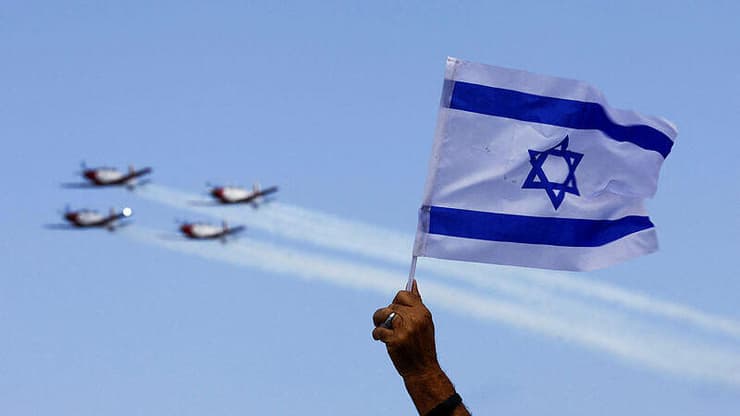 יום עצמאות העצמאות 74 מדינה מדינת ישראל דגל מגן דוד מטס מטוסים מטוס חיל האוויר 