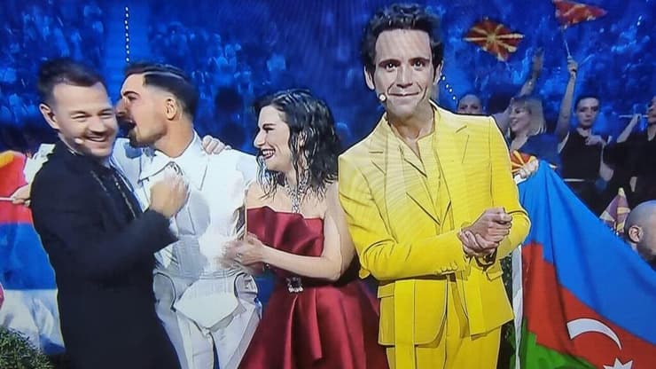 מיכאל בן דוד לצד מנחי האירוויזיון