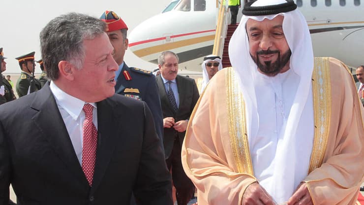 חליפה בן זאיד אל-נהיאן עם מלך ירדן עבדאללה