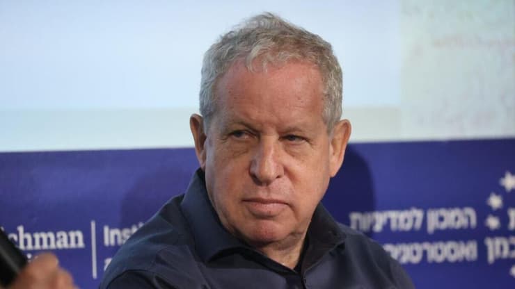 גיורא איילנד