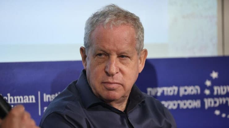 גיורא איילנד