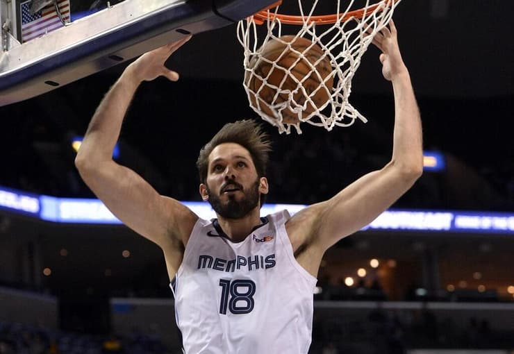 עומרי כספי במדי ממפיס גריזליס