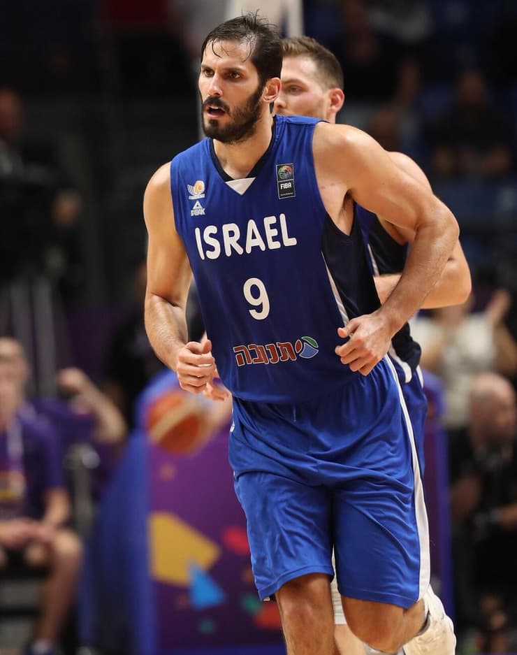 עומרי כספי במדי נבחרת ישראל