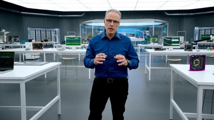 ג'וני סרוג'י (צילום: אפל) ג'וני סרוג'י