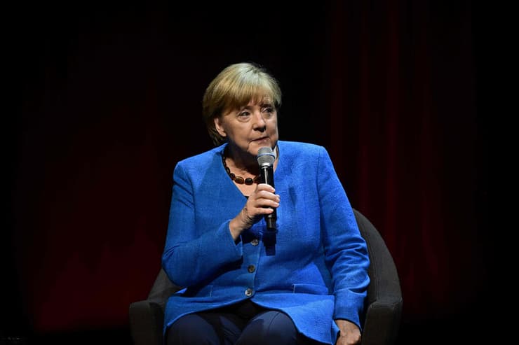מרקל. השיחה דלפה (צילום: AFP ) קנצלרית גרמניה לשעבר אנגלה מרקל ראיון ב ברלין