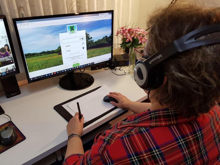 מתנדבת בקו של ער"ן - עזרה ראשונה נפשית ער"ן - עזרה ראשונה נפשית