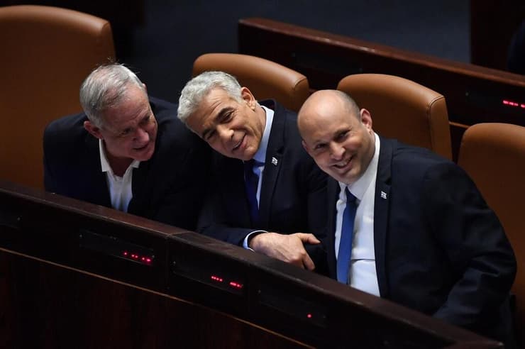 נפתלי בנט, יאיר לפיד ובני גנץ במליאת הכנסת