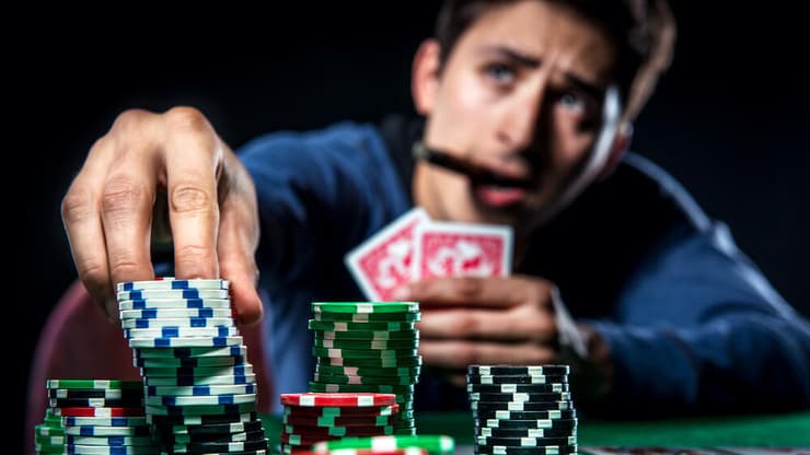 Shutterstock שחקן פוקר