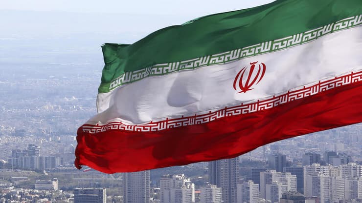 הופעל ע"י גורמי מודיעין איראניים. דגל הרפובליקה האיסלאמית (צילום: AP) דגל איראן