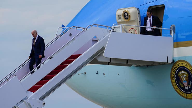 ארכיון נשיא ארה"ב ג'ו ביידן מטוס אייר פורס 1