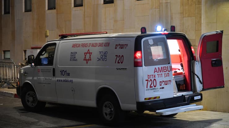 אמבולנס בבית החולים הדסה הר הצופים. ארכיון (צילום: יואב דודקביץ') פינוי הילדים הפצועים לבית החולים הדסה הר הצופים, ירושלים