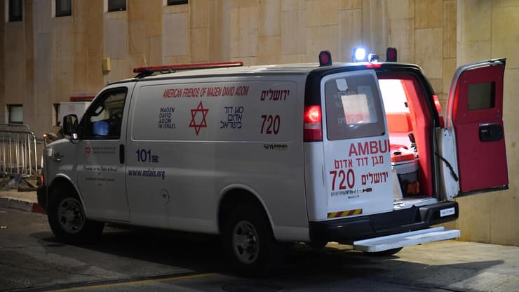 אמבולנס בבית החולים הדסה הר הצופים. ארכיון (צילום: יואב דודקביץ') פינוי הילדים הפצועים לבית החולים הדסה הר הצופים, ירושלים