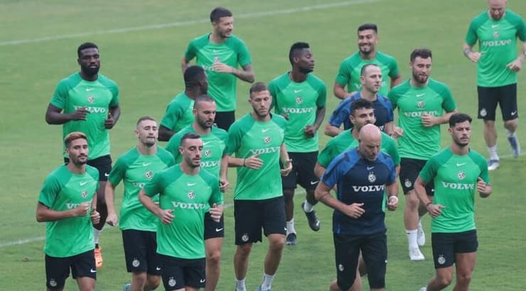 שחקני מכבי חיפה באימון