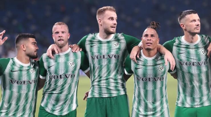 שחקני מכבי חיפה חוגגים בסיום (עמרי שטיין) שחקני מכבי חיפה חוגגים בסיום