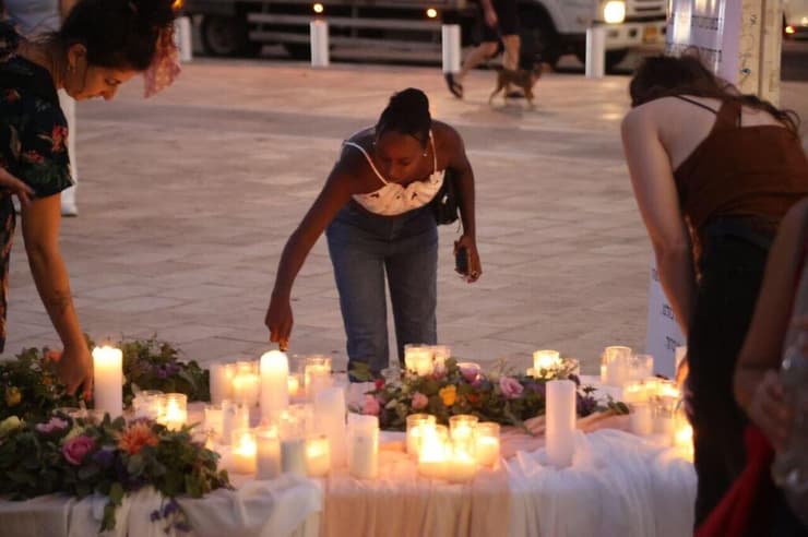 טקס זיכרון בתל אביב לנשים שמתו במעגל הזנות (צילום: מוטי קמחי) טקס זיכרון בתל אביב לנשים שמתו במעגל הזנות