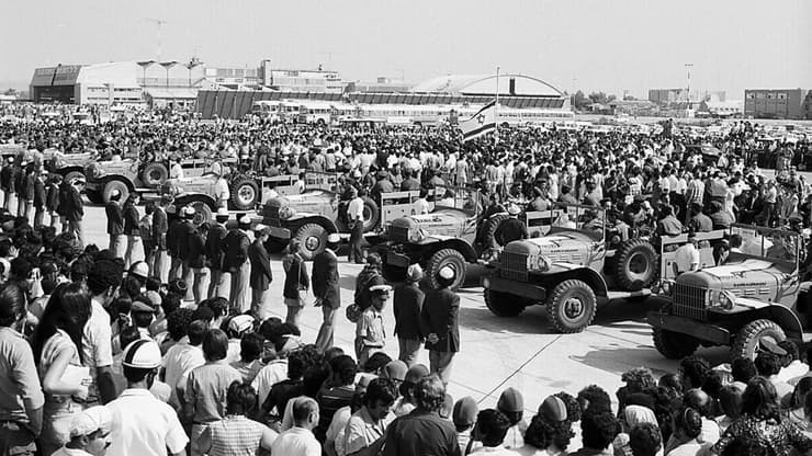 קורבנות הטבח מובאים לקבורה בישראל (צילום: דוד רובינגר) הקורבנות של טבח מינכן מובאים לקבורה בישראל