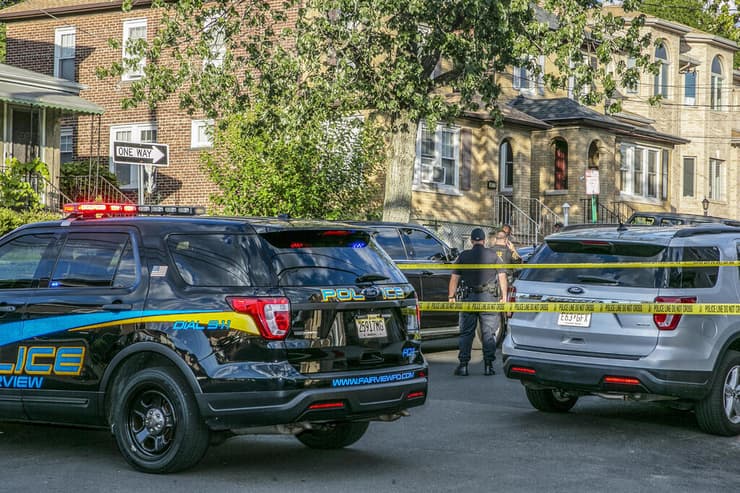 כוחות משטרה ליד ביתו של האדי מטאר