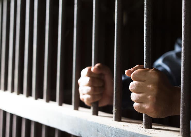 "תחילת המאסר היא הזמן לעשות מאמץ להוציא גט" (צילום אילוסטרציה: Shutterstock) אסיר בכלא