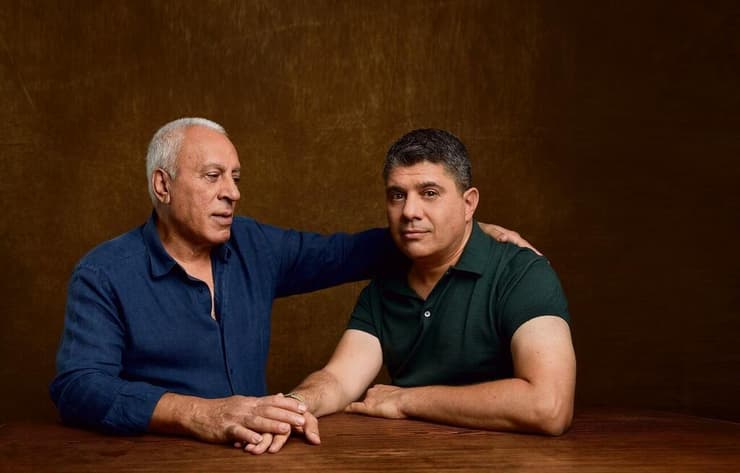 צחי ברדוגו (מימין) ואביו הביולוגי, הרצל מחלב