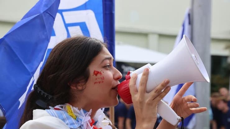 מוכתר קיבלה תפקיד בליכוד. ארכיון (צילום: מוטי קמחי) הדר מוכתר בתרגיל הבחירות של בית ספר בליך