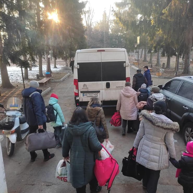 פליטים יהודים עוזבים את ויניצה