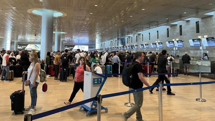 נתב"ג טרמינל 3 תורים צ'ק אין המראות (צילום: שירי הדר) נתב"ג טרמינל 3 תורים צ'ק אין המראות