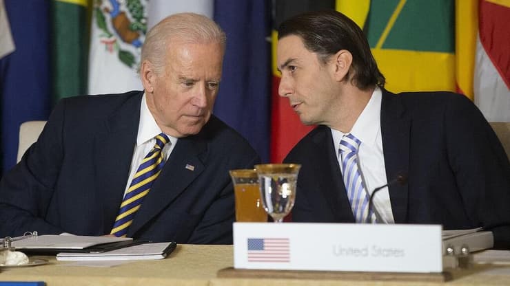 הוכשטיין וביידן. פרץ אצל קלינטון (צילום: AP) עמוס הוכשטיין וג'ו ביידן