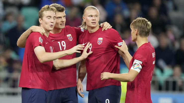 יחרימו? שחקני נבחרת נורבגיה בכדורגל (צילום: AP) שחקני נבחרת נורבגיה בכדורגל