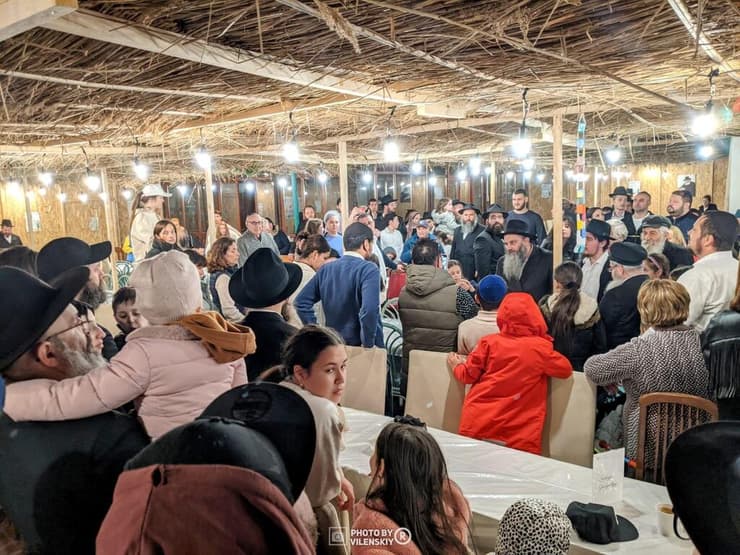 580 פליטים חגגו את חג הסוכות במחנה הפליטים שהקימה פדרציית הקהילות היהודיות באוקראינה על שפת אגם בלטון בהונגריה