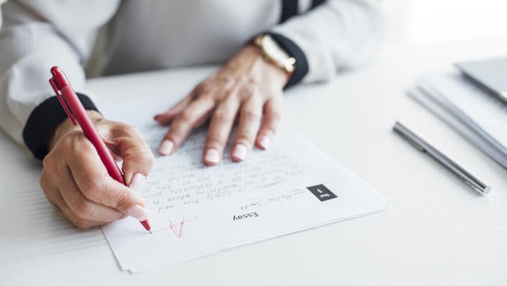 בדיקת טופס בחינה על ידי המורה