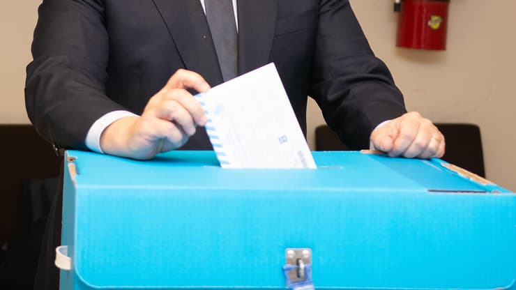 אסף זמיר ומאיה ורטהיימר מצביעים בניו יורק