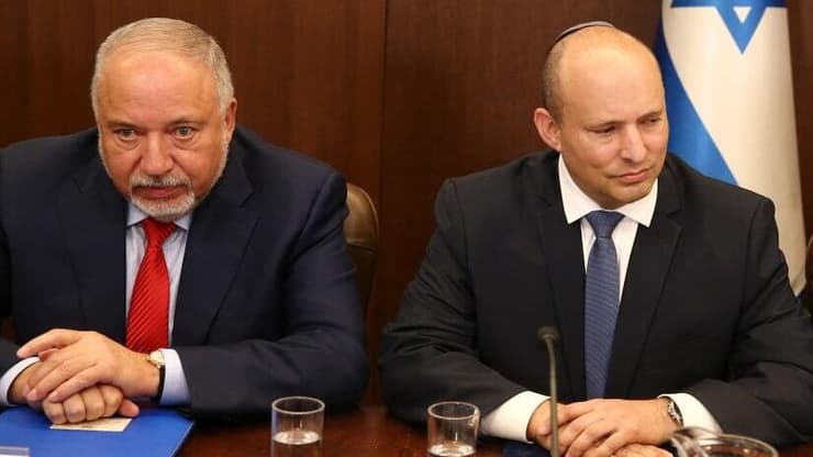 יאיר לפיד נפתלי בנט אביגדור ליברמן 