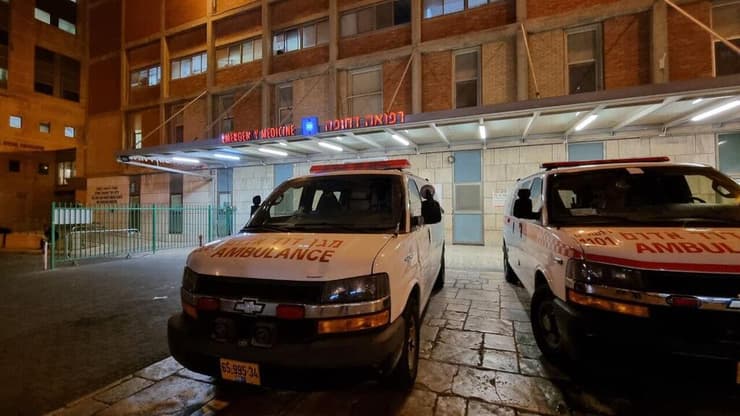 הפצועים מהפיגוע בקריית ארבע מפונים לבית החולים - בניהם פצוע במצב אנוש