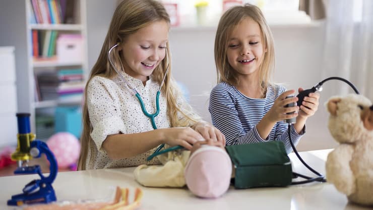 ד"ר חדי כהן: "בת עם קשיי תקשורת עדינים, קוגניציה טובה והבנה חברתית בסיסית יכולה להיראות תקינה בילדות" 