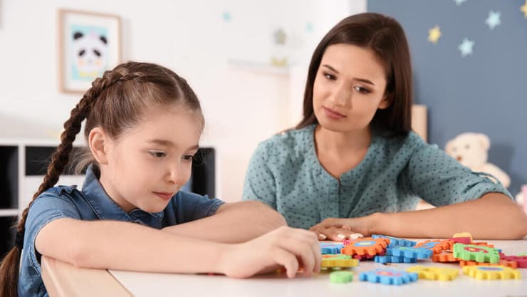 מודעות נמוכה בילדות עלולה להביא לאבחון מאוחר של אוטיזם בקרב נערות ונשים 