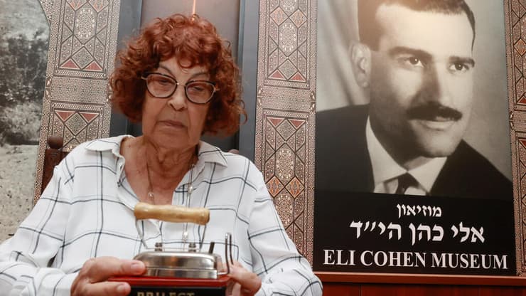 הפריטים שיוצגו במוזיאון שייפתח לזכרו של המרגל הישראלי אלי כהן