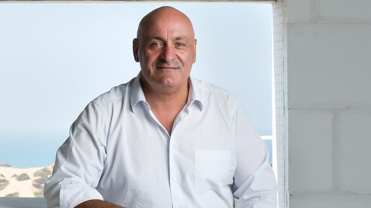 יוסי אברהמי, יו"ר ובעלים קבוצת יוסי אברהמי