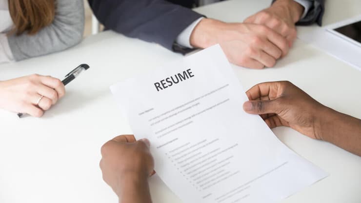 קורות החיים הפכו למזויפים בצורה כזו שלא ניתן לדעת מי עומד מאחוריהם 