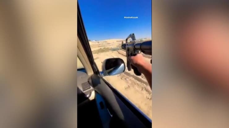 ירי ברובה סער בנגב. מתוך סרטונים דומים שהועלו לרשתות החברתיות צעיר יורה מרכב בתל שב