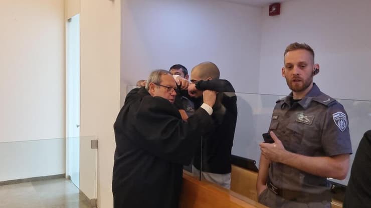 הנאשם עאטף חאלדי בבית המשפט (צילום: ליאור אל-חי) התפרעות בדיונו של עאטף חאלדי